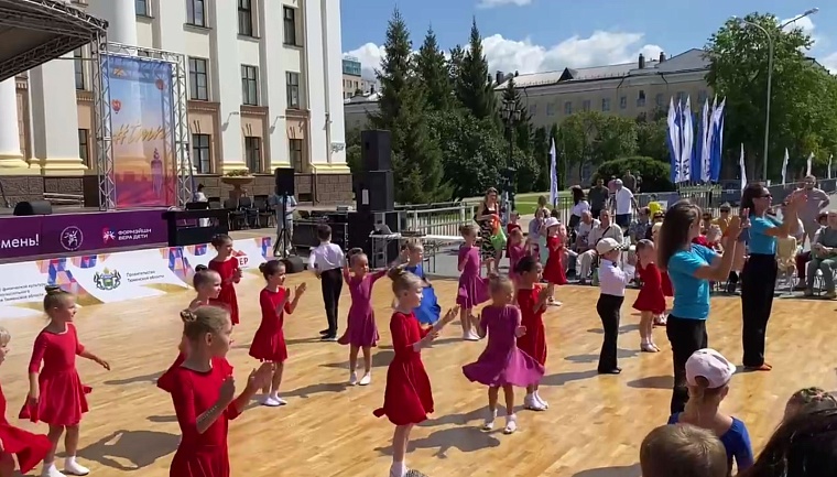 Ведущие хореографы страны проводят в Тюмени танцевальные уроки