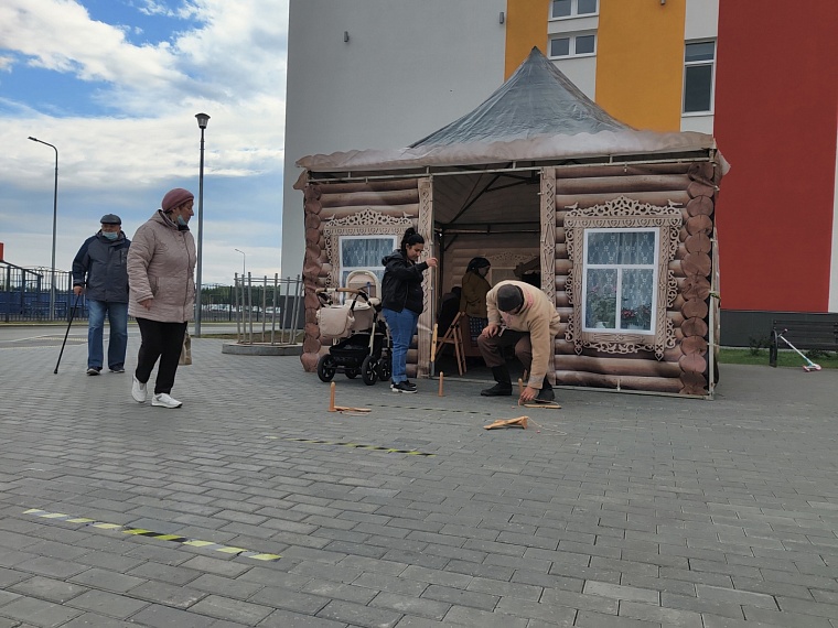 И в избу войдет, и дощечку раскрутит. Третий день «Тюменской осени» продолжает радовать викторинами и конкурсами