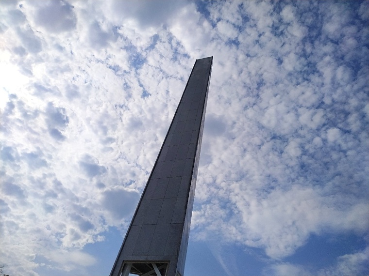 Высота тюменской стелы "Город трудовой доблести" составила 1945 см