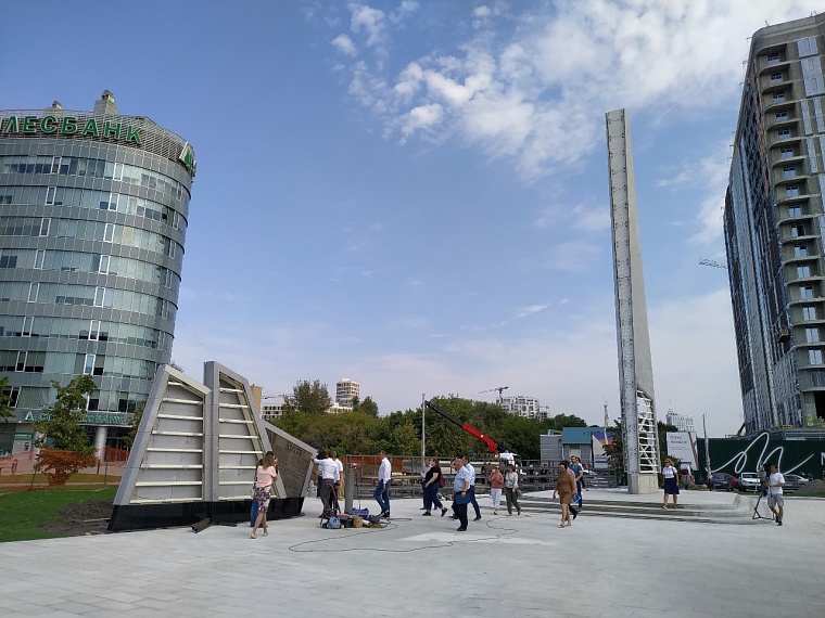 Высота тюменской стелы "Город трудовой доблести" составила 1945 см