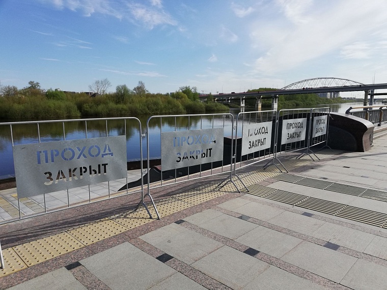 Тура пошла на спад, но нижний ярус набережной закрыт для посетителей