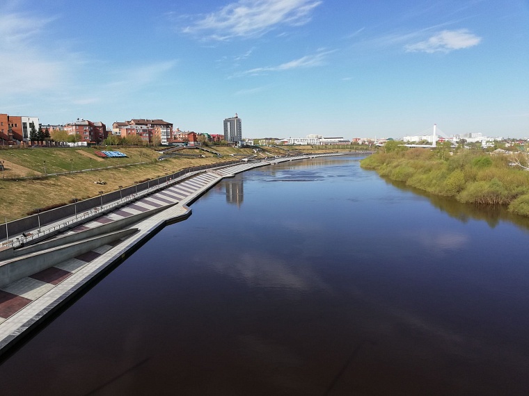 Тура пошла на спад, но нижний ярус набережной закрыт для посетителей