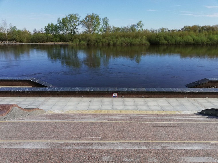 Тура пошла на спад, но нижний ярус набережной закрыт для посетителей