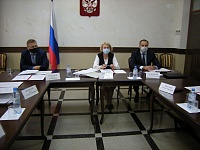 Дмитрий Кузьменко вручил удостоверения переназначенным судьям