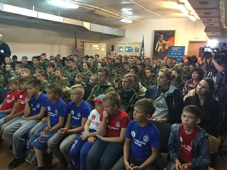 Монах Киприан, в миру Герой Советского Союза Валерий Бурков,  встретился с молодежью