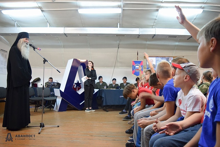 Монах Киприан, в миру Герой Советского Союза Валерий Бурков,  встретился с молодежью