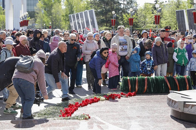 Плац-парад курсантов ТВВИКУ прошел на площади Памяти в Тюмени