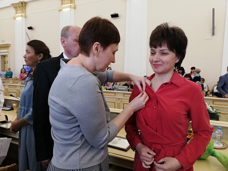 Тюменцы получили медали «Материнская слава» и «Отцовская доблесть»