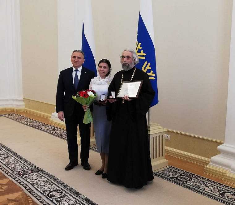 Тюменцы получили медали «Материнская слава» и «Отцовская доблесть»