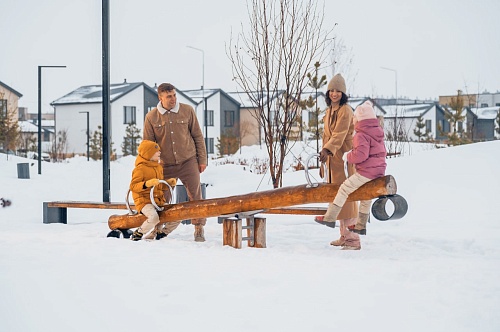 Дом с паркингом, досуговый центр с рестораном и другие объекты