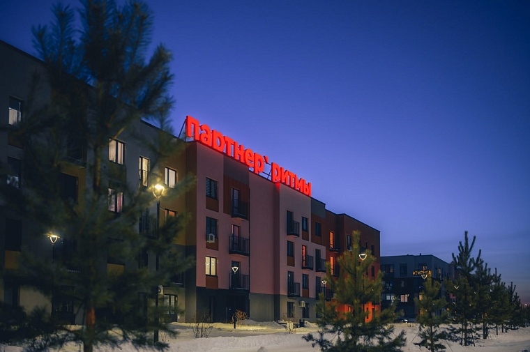 Дом с паркингом, досуговый центр с рестораном и другие объекты