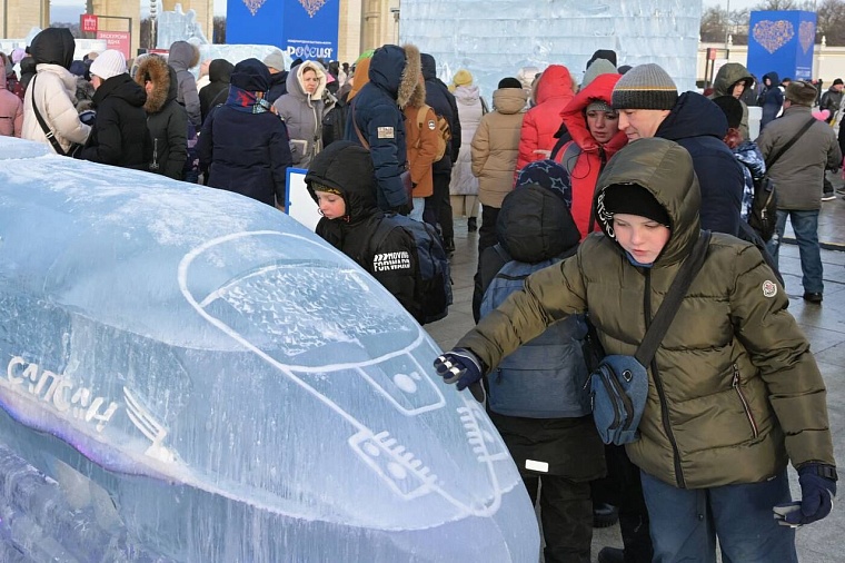 В первый рабочий день в 2024 году на выставку "Россия" на ВДНХ пришли 156 тысяч человек