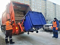 Чтобы избежать мусорного коллапса в праздники, тюменцев просят не ставить машины возле баков