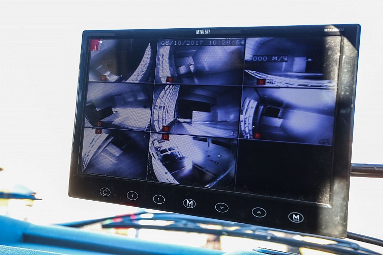 Тюменские конвоиры показали, как устроен автозак