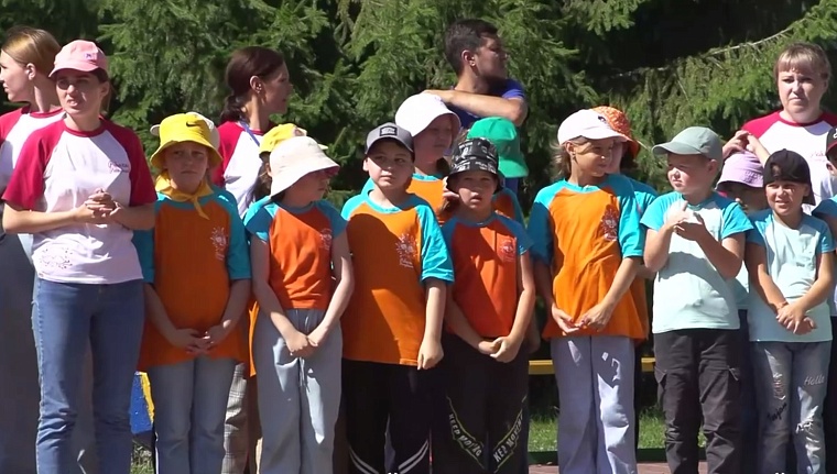 Александр Моор: Больше четырех тысяч детей из Югры и с Ямала уже отдохнули в лагерях региона