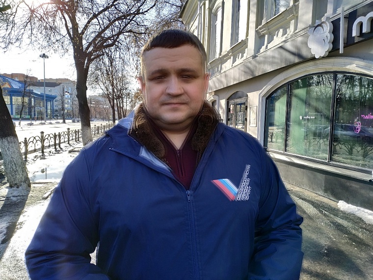 В Тюмени автомобилистам раздавали наклейки в виде буквы "Z"