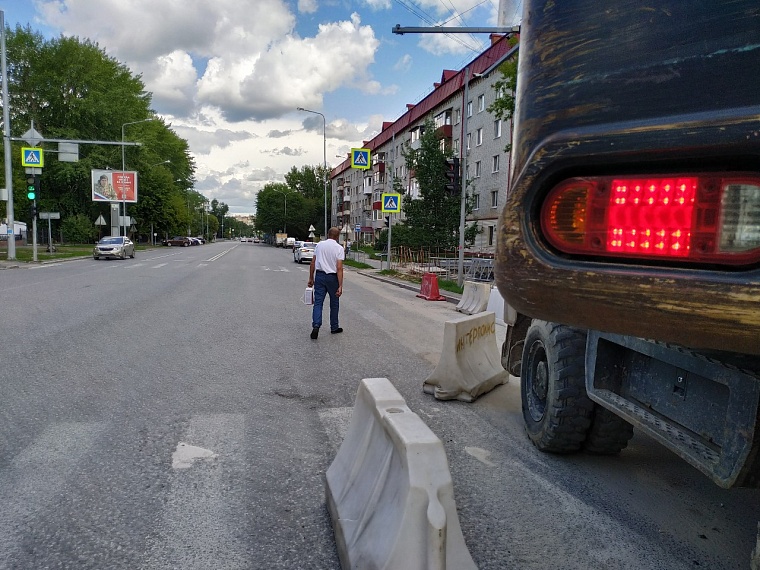 Из-за ремонта теплосетей в Тюмени дорога в детский сад пролегает по проезжей части