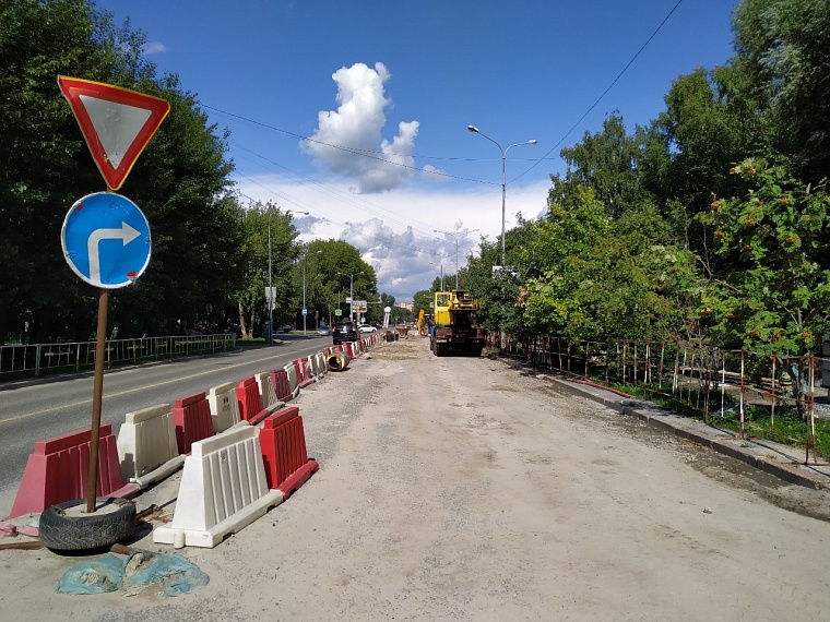Из-за ремонта теплосетей в Тюмени дорога в детский сад пролегает по проезжей части