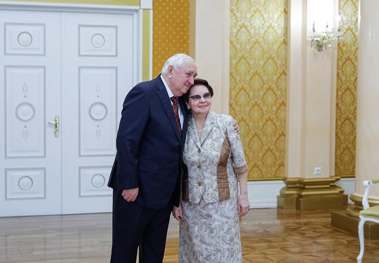 В Тюмени Степан Михайлович и Галина Николаевна Киричуки отметили изумрудную свадьбу