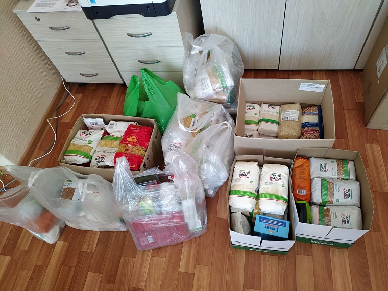 Активисты ОНФ передали погорельцам из СНТ "Солнышко" собранные вещи и продукты питания