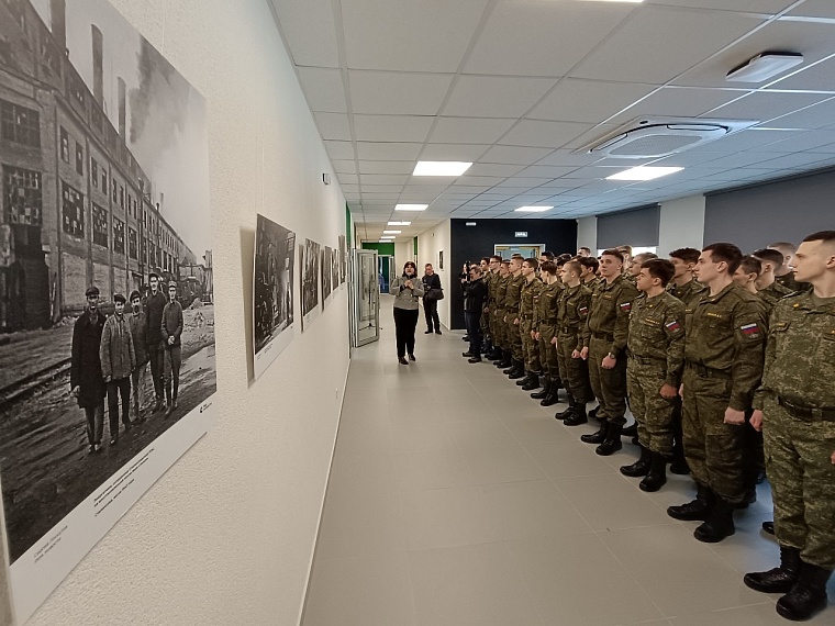 Тюменцам представили архивные фотографии Совинформбюро времен войны