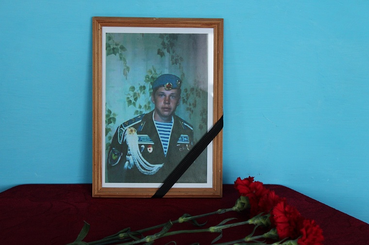 В Исетском районе простились с военным, погибшим на Украине