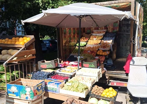 Глава Тюмени Максим Афанасьев поручил стихийную уличную торговлю перевести в цивилизованный формат