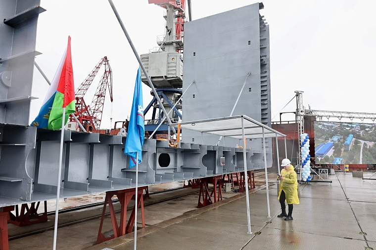 На Тобольском судостроительном заводе состоялась закладка киля сухогрузного судна-контейнеровоза