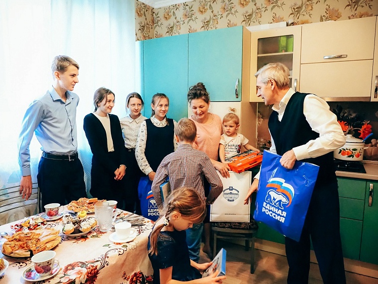 Океанариум, оранжерея и оладьи с икрой: тюменские ребята побывали в Югре и на Ямале