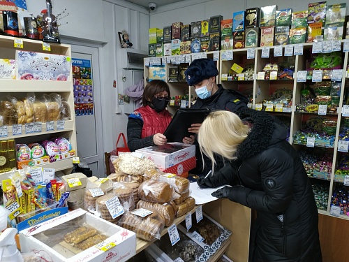 По жалобе тюменки Роспотребнадзор проверил магазин продуктов из Казахстана