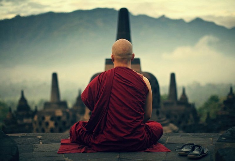 Афиша на уик-энд: индийская ярмарка, буддийский монах и Захар Прилепин