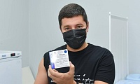 Губернатор ЯНАО Дмитрий Артюхов прошел ревакцинацию от коронавируса
