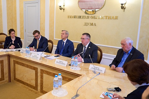 Прогулка по новому бульвару в Заречном микрорайоне Тюмени погрузит горожан в сказку