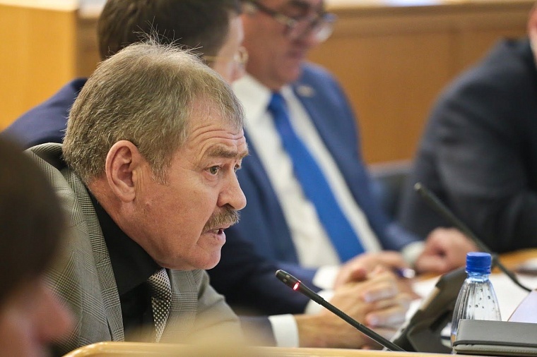 Депутатам рассказали об очереди на ремонт