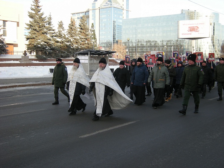 По Тюмени в День героев Отечества прошел крестный ход