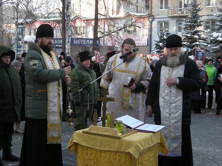 По Тюмени в День героев Отечества прошел крестный ход