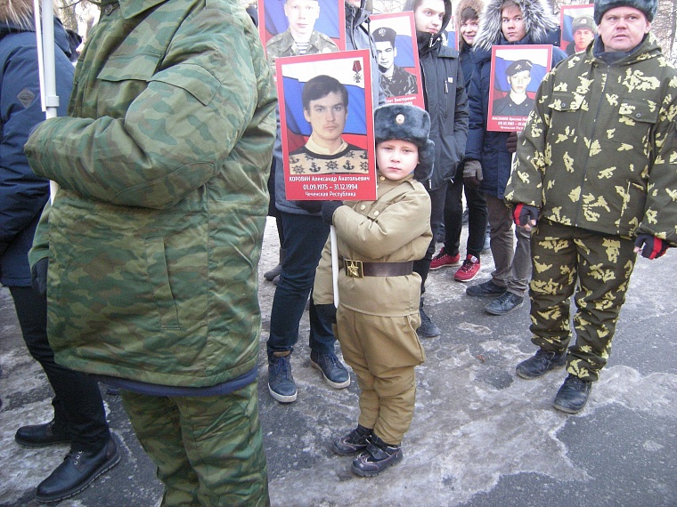 По Тюмени в День героев Отечества прошел крестный ход