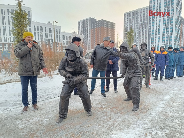 Легендарного тюменского кота Семена увековечили в бронзе