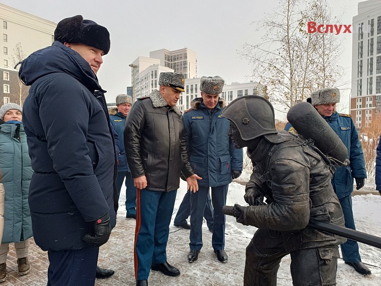 Легендарного тюменского кота Семена увековечили в бронзе