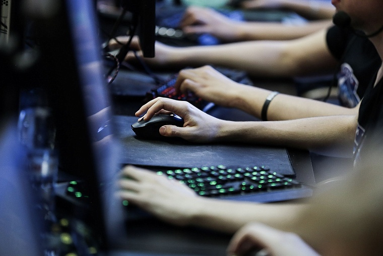 «Главное — быть неожиданным»: в Тюмени проходит турнир по CS: GO