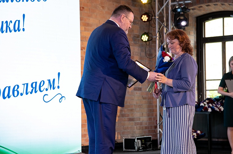 Соцработников региона поздравил министр труда и социальной защиты РФ Антон Котяков