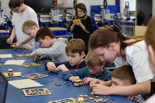 Тюменцы в День области смогут собрать модель автомобиля Bugatti