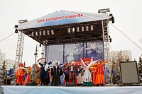 «Сила России – в народном единстве». Губернатор Александр Моор поздравил тюменцев