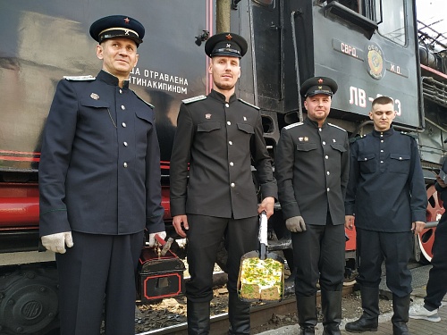 В топке "Эшелона Победы" приготовили фронтовую яичницу