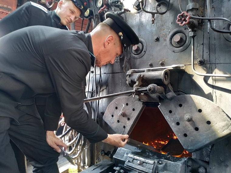 В топке "Эшелона Победы" приготовили фронтовую яичницу