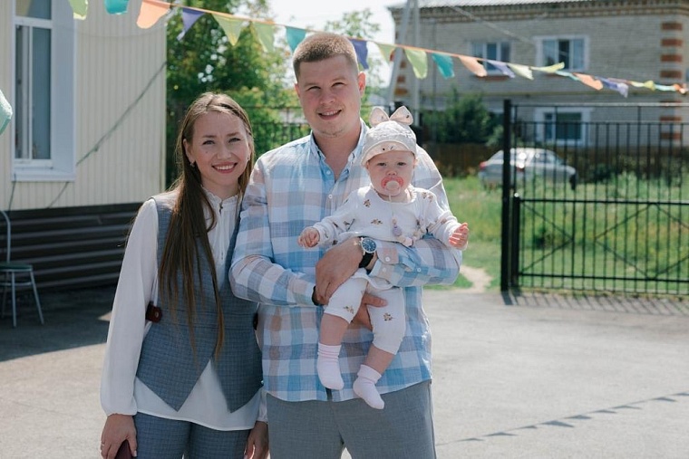 Молодая семья из Тюменского района победила во Всероссийском конкурсе "Семья года-2023"