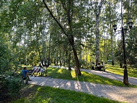 В парках и скверах любят отдыхать люди всех возрастов