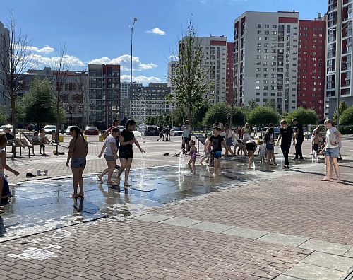 Жареное солнце больших городов. Как тюменцы спасаются от зноя