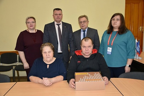 Вагайский ветеран СВО при содействии фонда "Защитники Отечества" получил "умную трость"