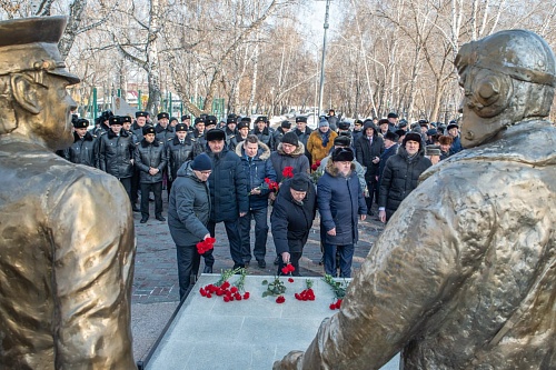 В Тюмени прошел митинг, посвященный 100-летию гражданской авиации